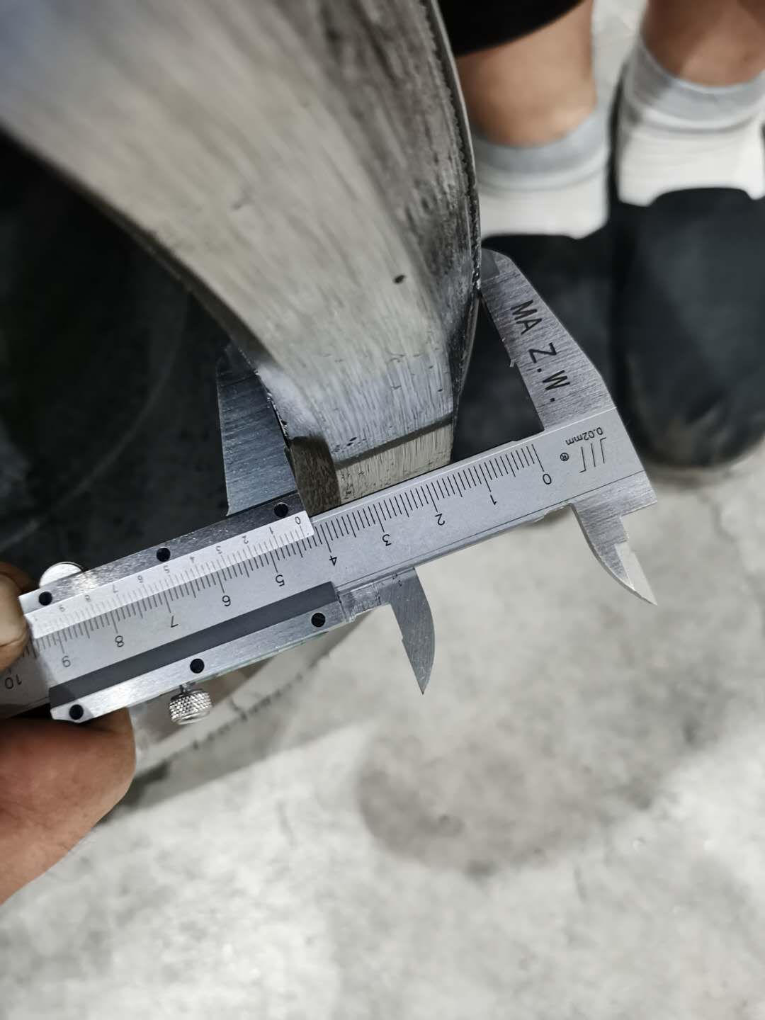 深孔钻镗床4.3米长的工件，内孔直径359mm  出口壁厚差1.5mm